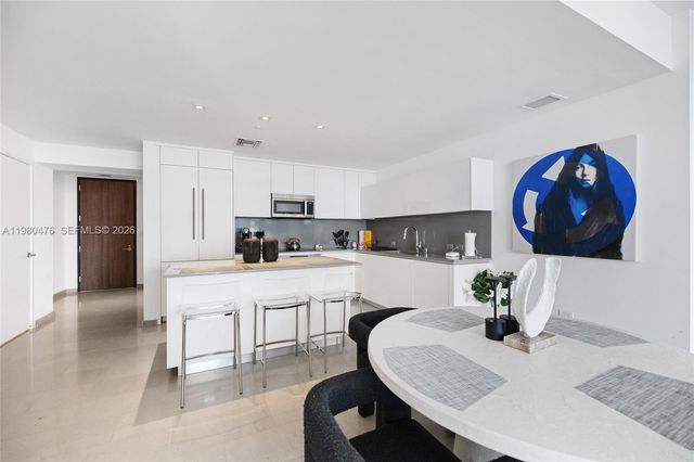 88 SW 7th St 1010, Miami, FL 33130