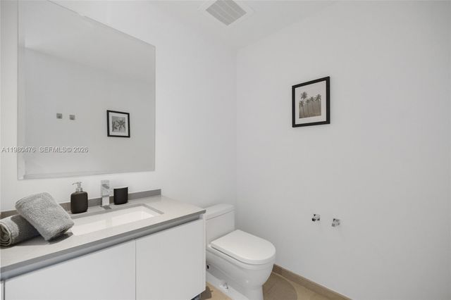 88 SW 7th St 1010, Miami, FL 33130