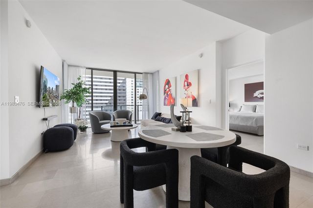 88 SW 7th St 1010, Miami, FL 33130