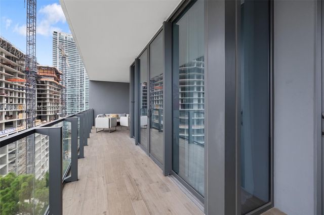 88 SW 7th St 1010, Miami, FL 33130