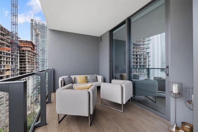 88 SW 7th St 1010, Miami, FL 33130