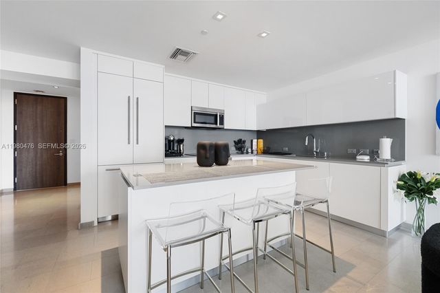 88 SW 7th St 1010, Miami, FL 33130