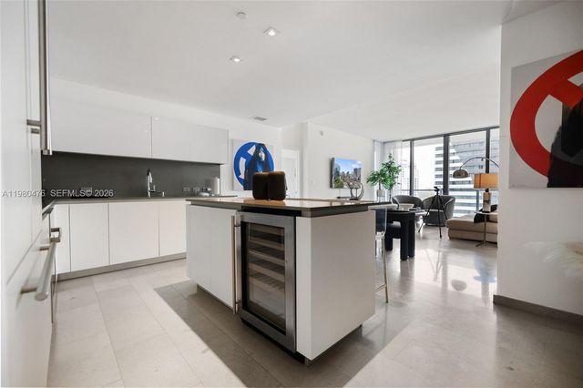 88 SW 7th St 1010, Miami, FL 33130