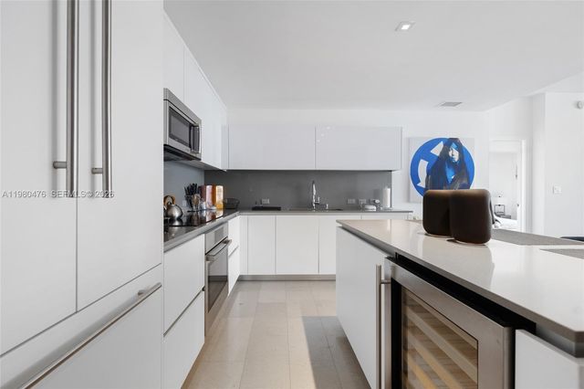 88 SW 7th St 1010, Miami, FL 33130