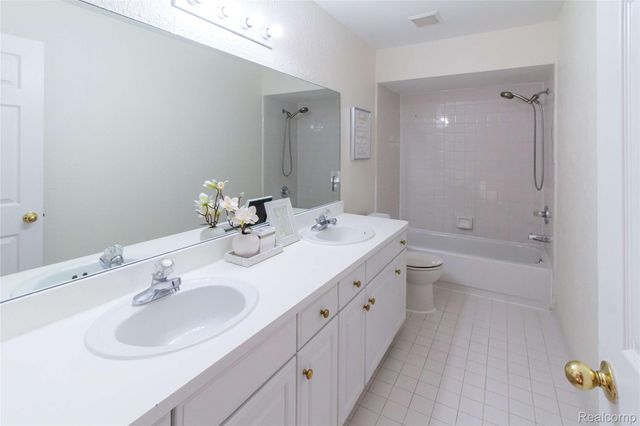 20732 Hannah Court, Novi, MI 48375