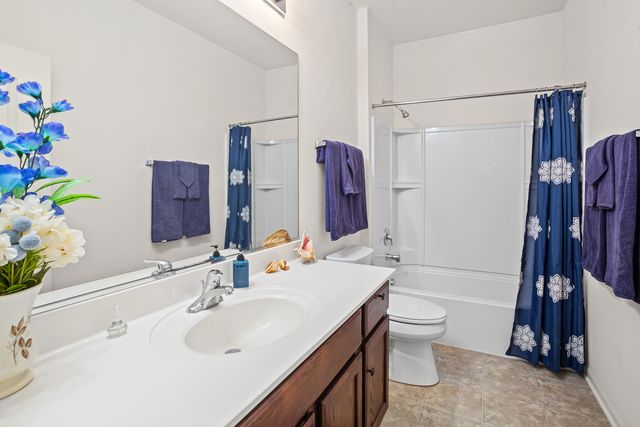 1594 Hannah Lane 1112, Pingree Grove, IL 60140