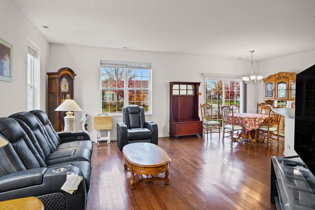 1594 Hannah Lane 1112, Pingree Grove, IL 60140