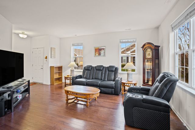 1594 Hannah Lane 1112, Pingree Grove, IL 60140