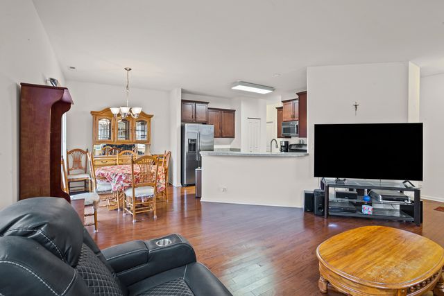 1594 Hannah Lane 1112, Pingree Grove, IL 60140