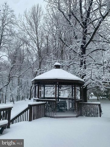 9825 KORMAN CT, Potomac, MD 20854