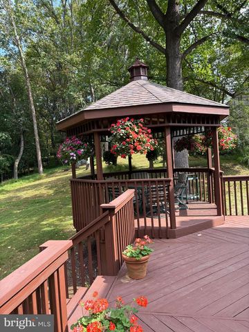 9825 KORMAN CT, Potomac, MD 20854