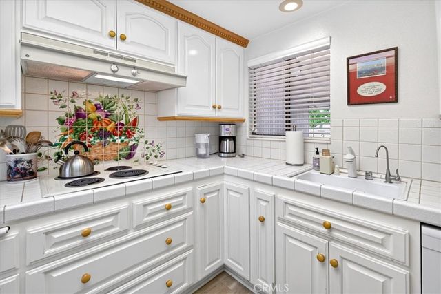 859 Ronda Mendoza N, Laguna Woods, CA 92637