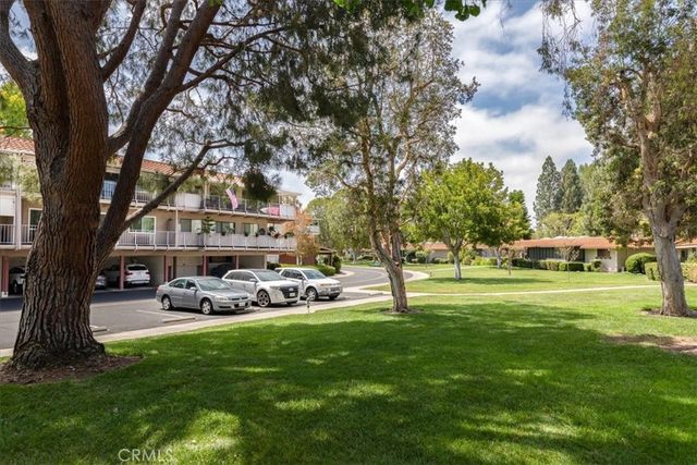 859 Ronda Mendoza N, Laguna Woods, CA 92637