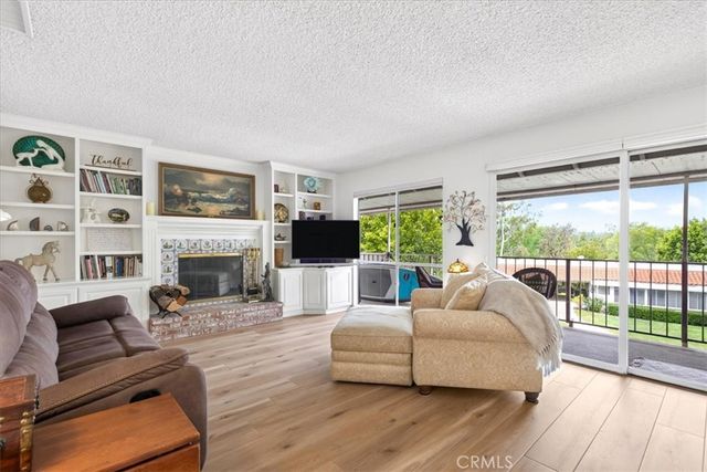 859 Ronda Mendoza N, Laguna Woods, CA 92637