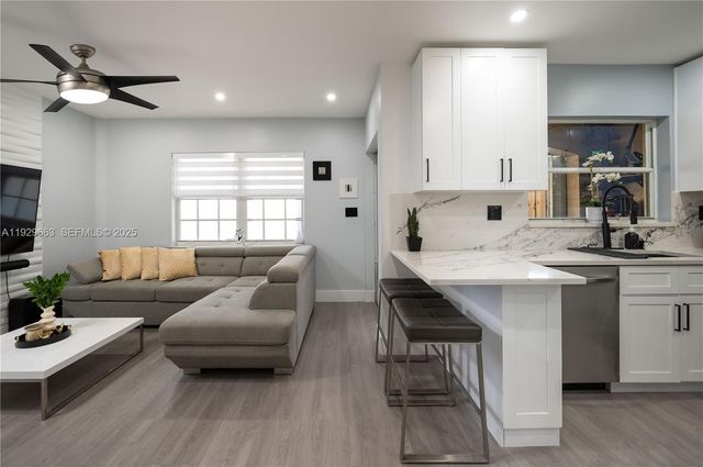 15863 SW 71st St 15863, Miami, FL 33193