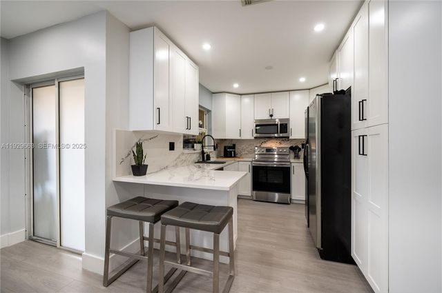 15863 SW 71st St 15863, Miami, FL 33193