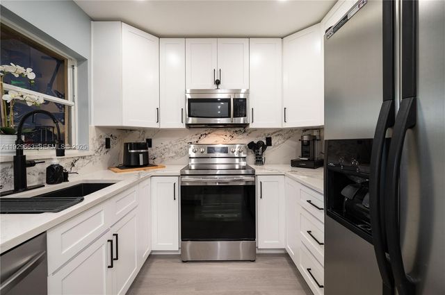 15863 SW 71st St 15863, Miami, FL 33193