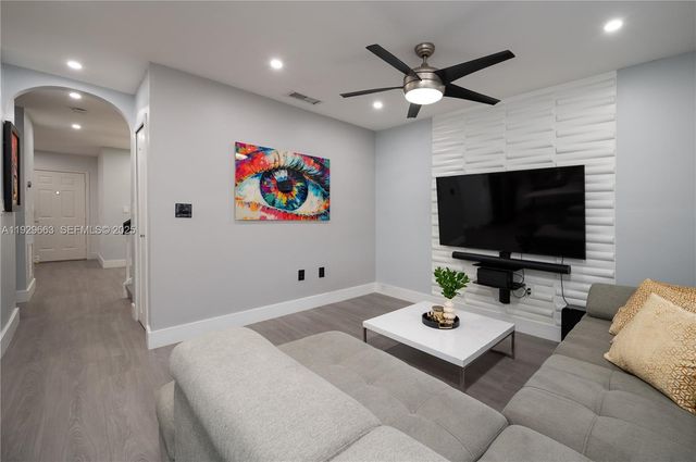 15863 SW 71st St 15863, Miami, FL 33193