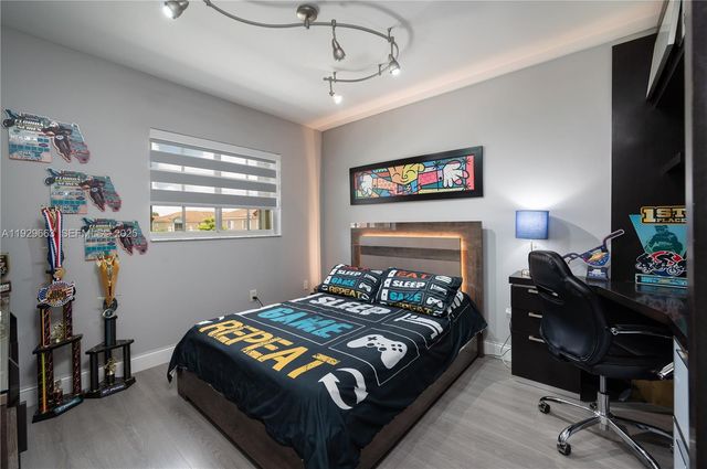 15863 SW 71st St 15863, Miami, FL 33193