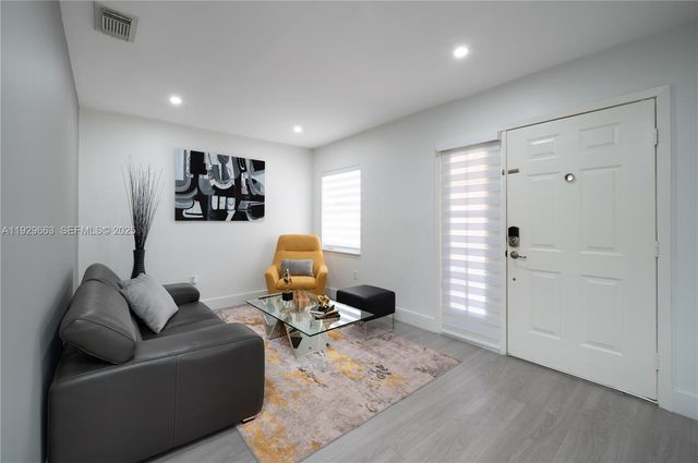 15863 SW 71st St 15863, Miami, FL 33193