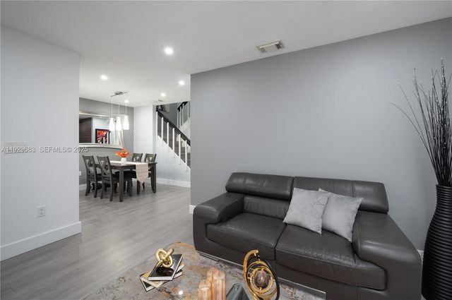 15863 SW 71st St 15863, Miami, FL 33193