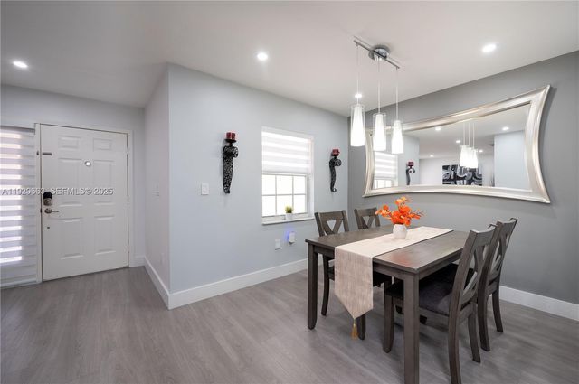 15863 SW 71st St 15863, Miami, FL 33193