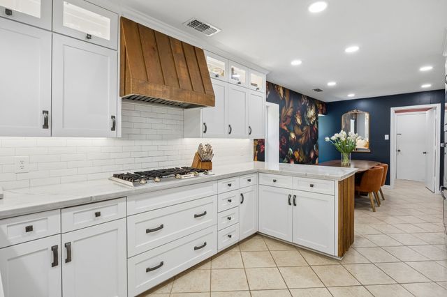 2813 Raintree Drive, Carrollton, TX 75006