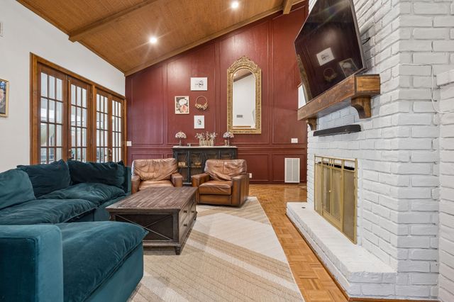 2813 Raintree Drive, Carrollton, TX 75006