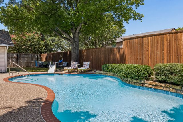 2813 Raintree Drive, Carrollton, TX 75006