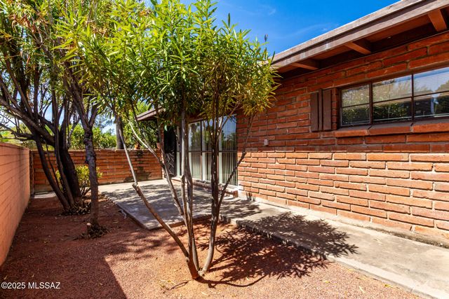 2431 E 2nd Street, Tucson, AZ 85719