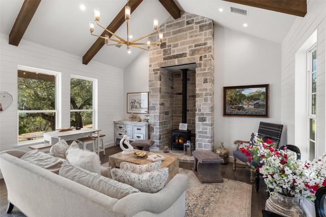 810 Kothmann RD, Dripping Springs, TX 78620