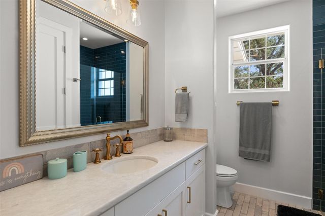 810 Kothmann RD, Dripping Springs, TX 78620