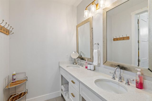 810 Kothmann RD, Dripping Springs, TX 78620