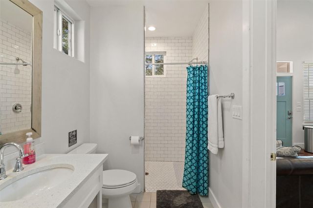 810 Kothmann RD, Dripping Springs, TX 78620