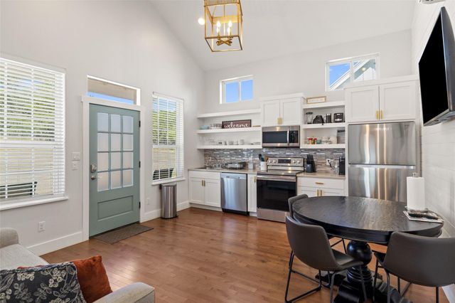 810 Kothmann RD, Dripping Springs, TX 78620