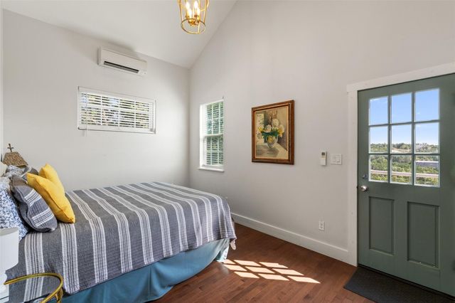 810 Kothmann RD, Dripping Springs, TX 78620