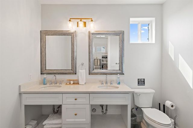 810 Kothmann RD, Dripping Springs, TX 78620