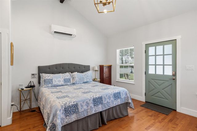 810 Kothmann RD, Dripping Springs, TX 78620