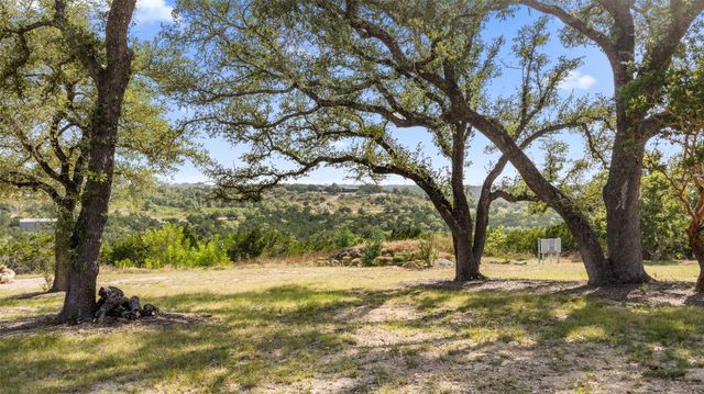 810 Kothmann RD, Dripping Springs, TX 78620