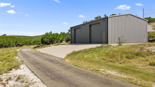 810 Kothmann RD, Dripping Springs, TX 78620