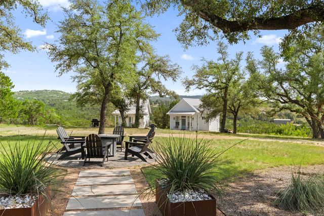 810 Kothmann RD, Dripping Springs, TX 78620