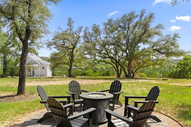 810 Kothmann RD, Dripping Springs, TX 78620