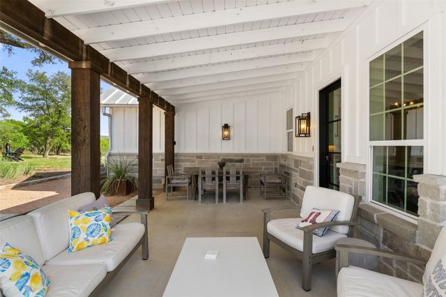810 Kothmann RD, Dripping Springs, TX 78620