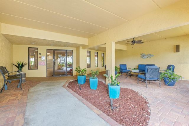 5817 PARK STREET N 302, St Petersburg, FL 33709