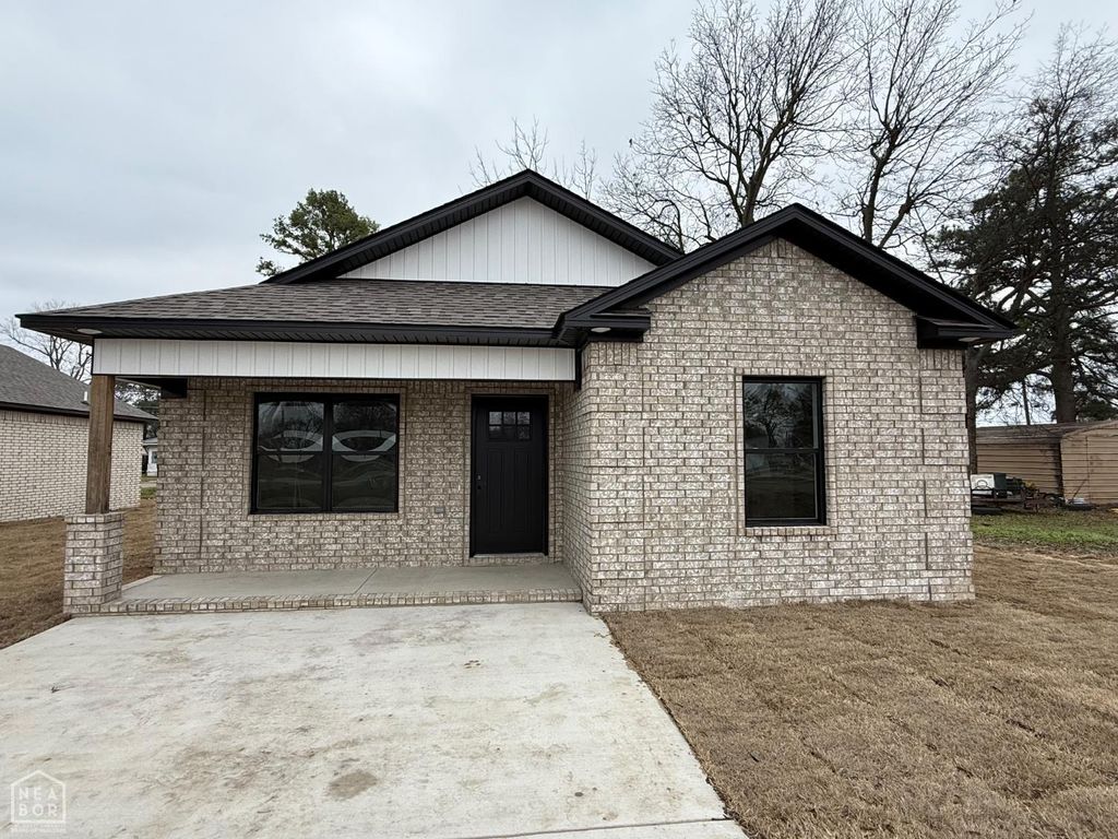 209 W Dewey, Manila, AR 72442