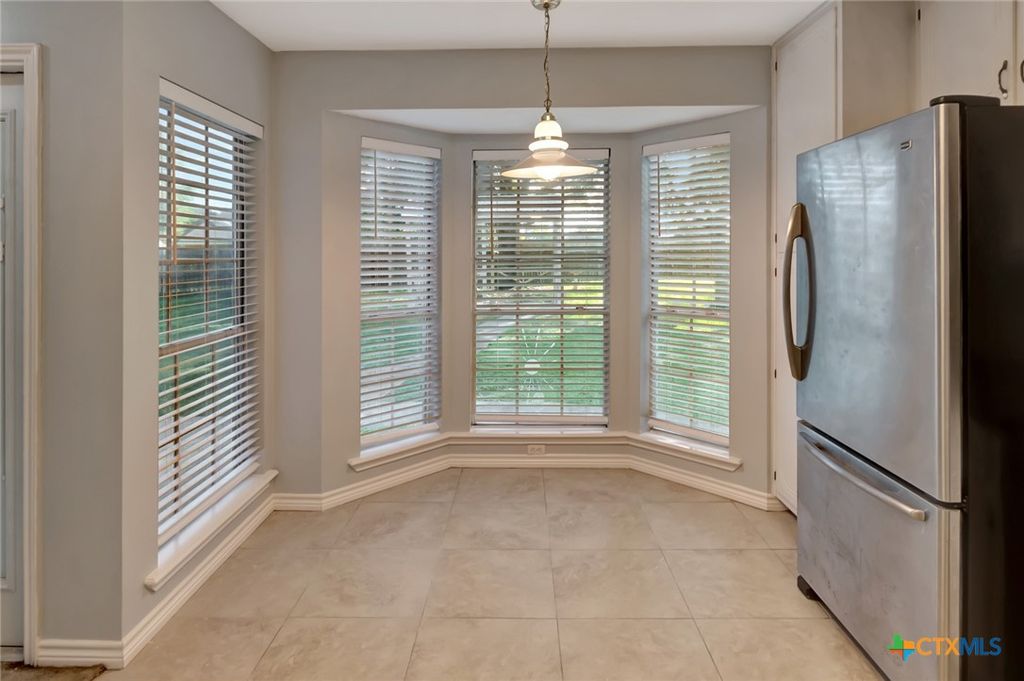 Image 13 of property listing at 218 Sunset Drive, Victoria, TX 77901