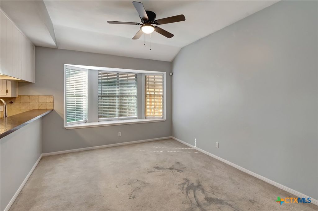 Image 14 of property listing at 218 Sunset Drive, Victoria, TX 77901