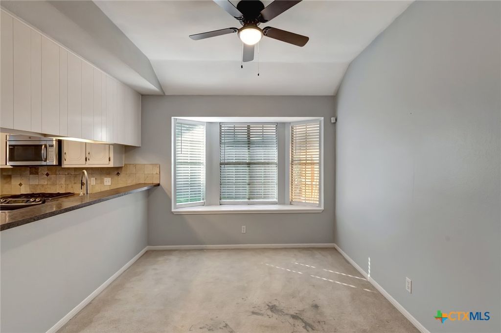 Image 15 of property listing at 218 Sunset Drive, Victoria, TX 77901