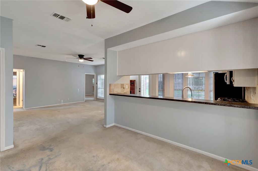 Image 16 of property listing at 218 Sunset Drive, Victoria, TX 77901