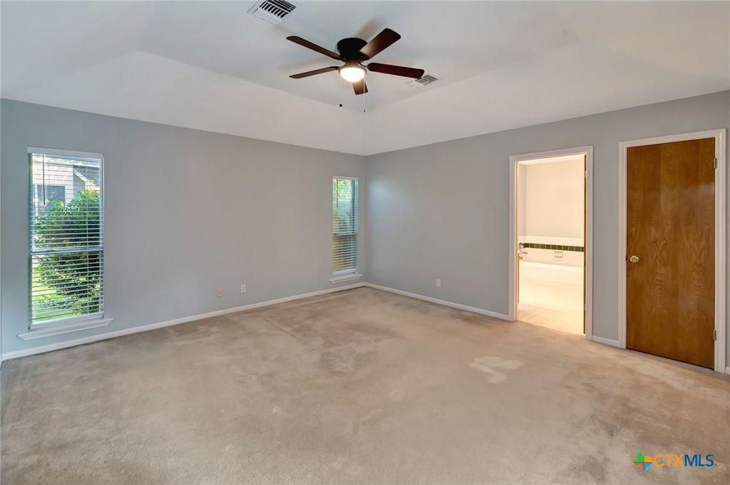 Image 18 of property listing at 218 Sunset Drive, Victoria, TX 77901